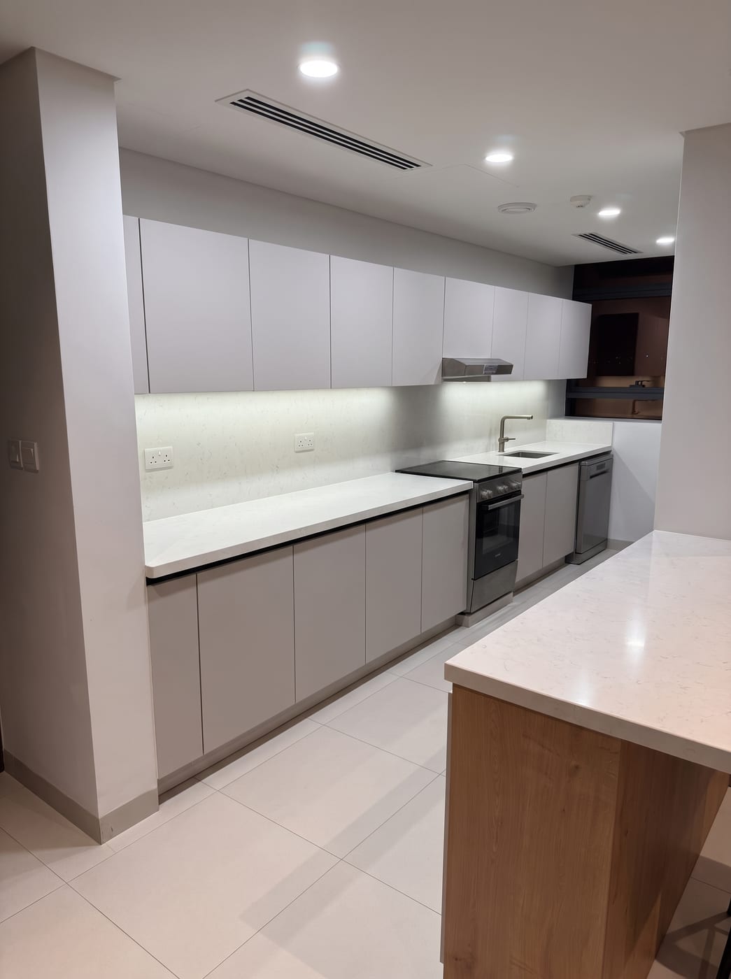 Kitchen, Empty room