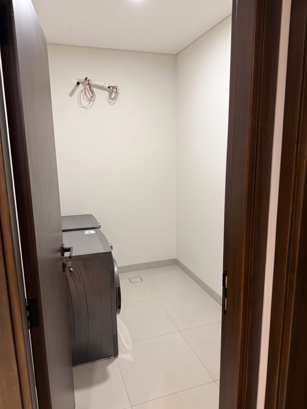 Laundry room, Empty room