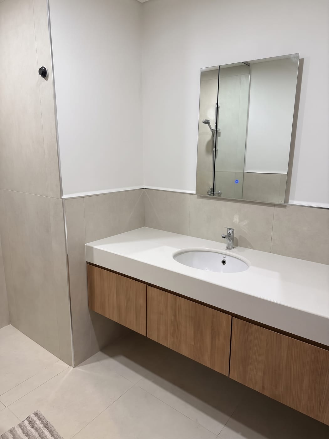 Ensuite, Decluttered