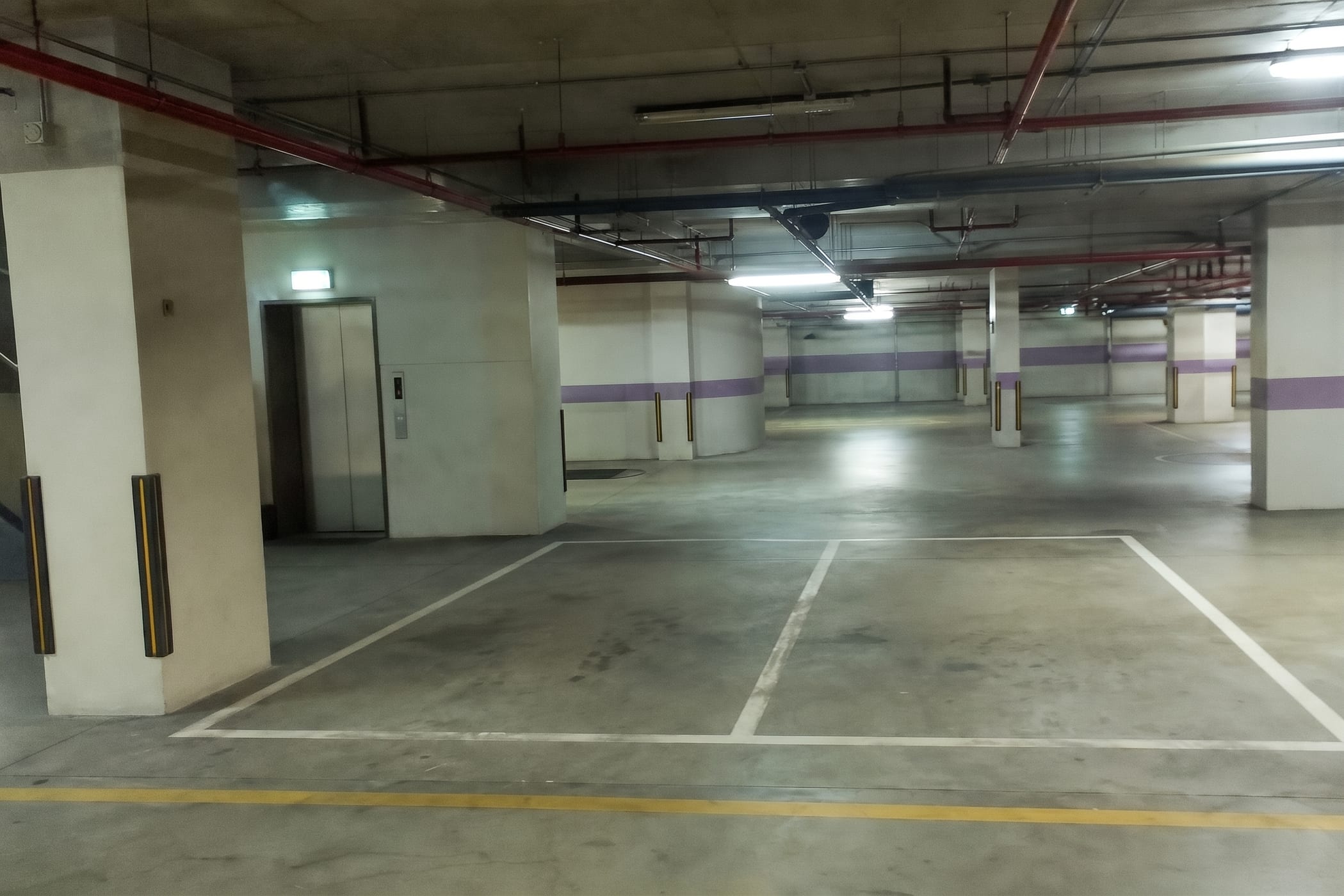 Parking, Empty room